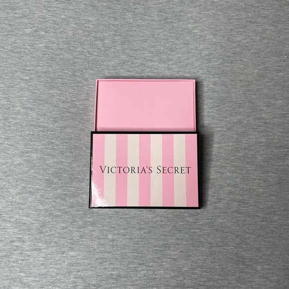 Victoria's Secret Christmas Small Gift Card Holder Box - Picture 1 of 3